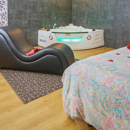 2 Bedroom In * La Omanuela